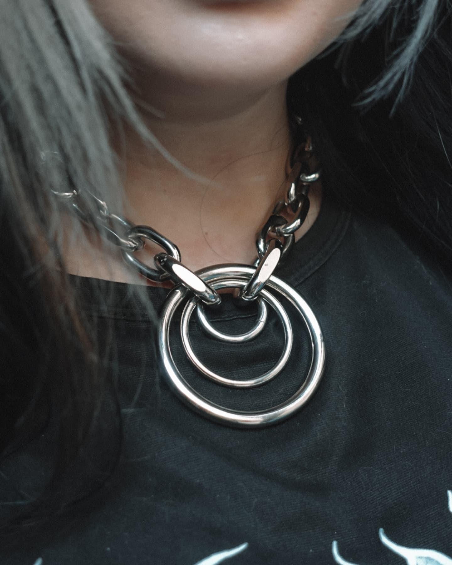 Circle Pit Oversized Ring Chain Necklace