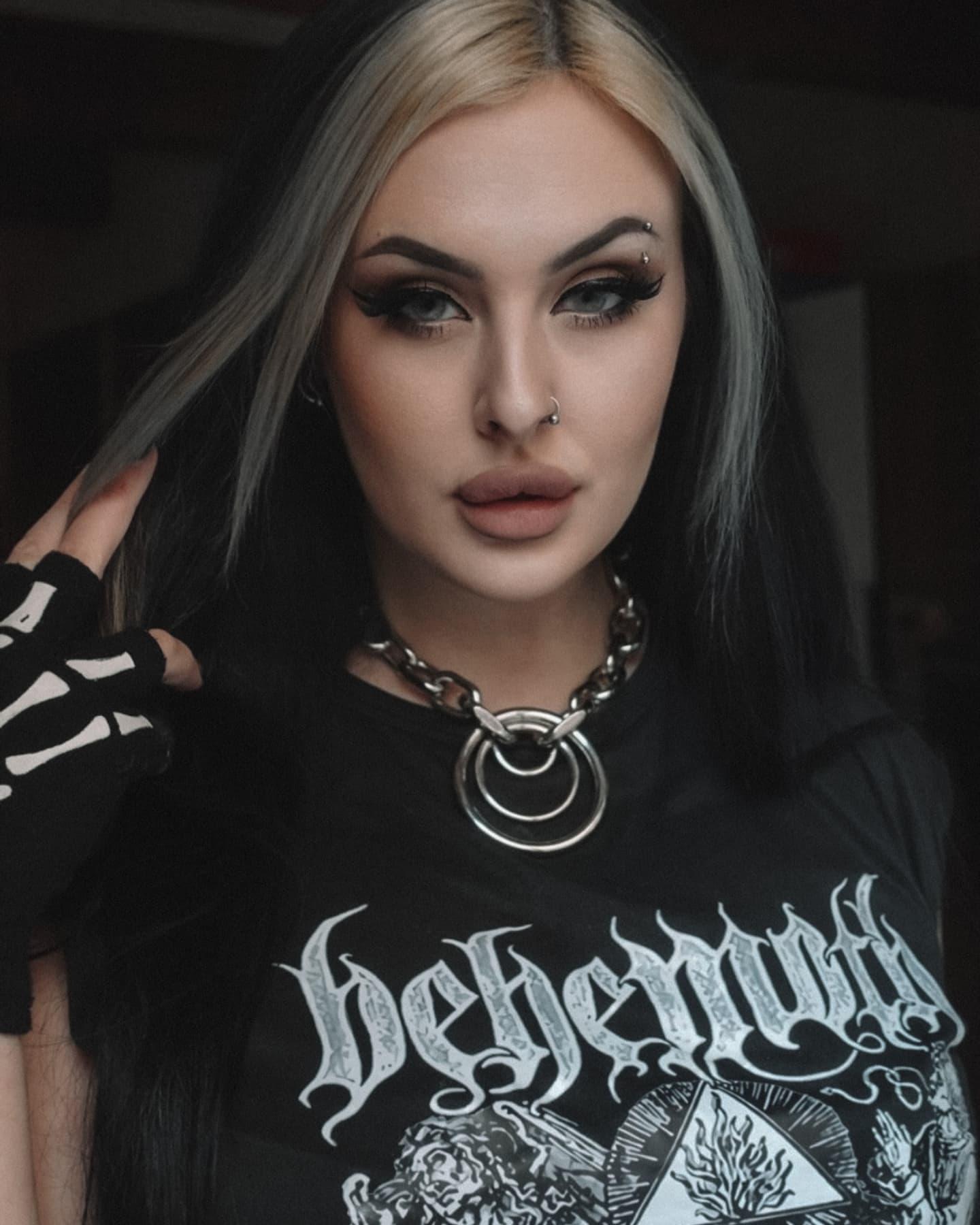 Circle Pit Oversized Ring Chain Necklace