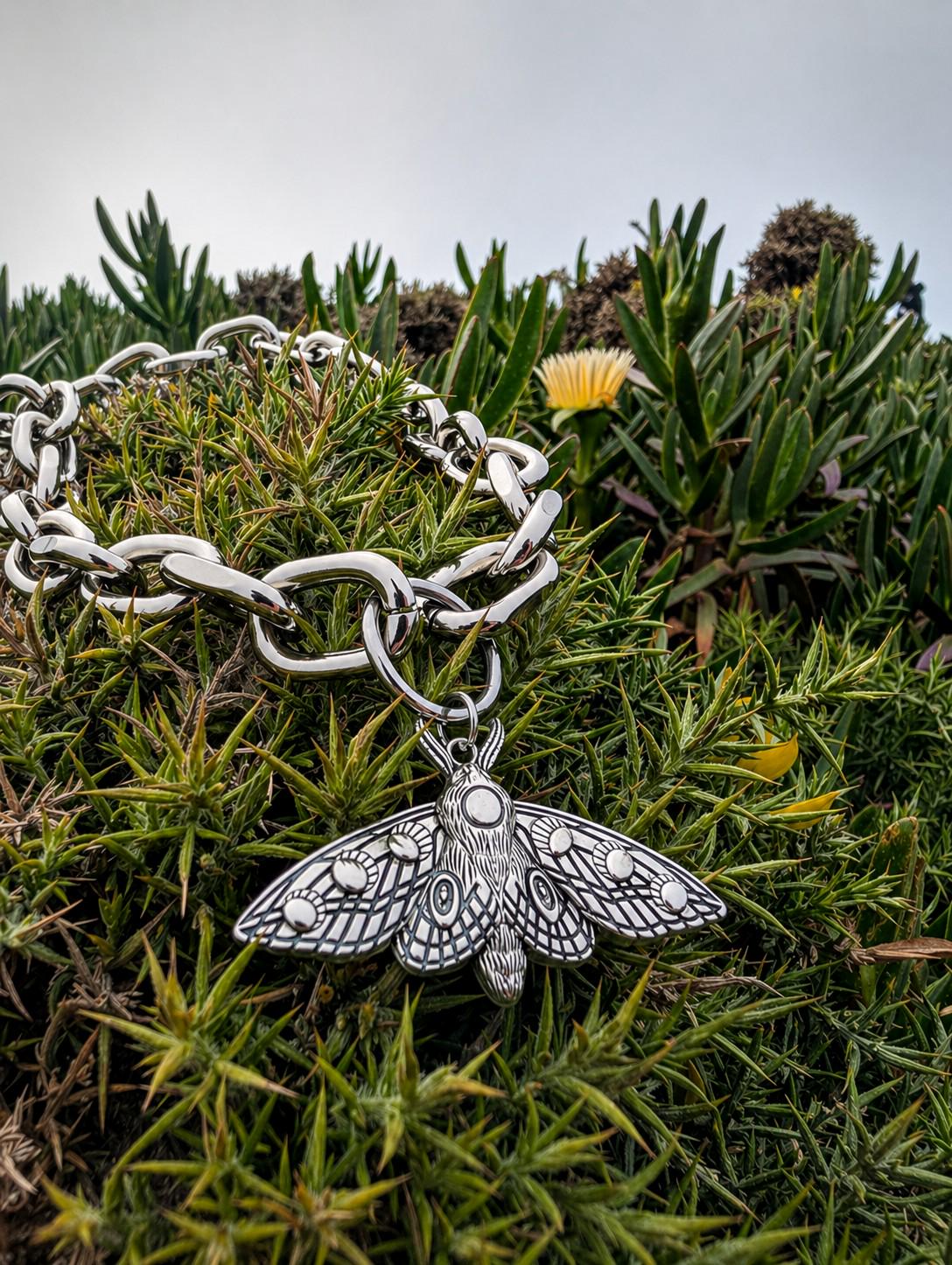 Moth Chunky Chain Choker Necklace