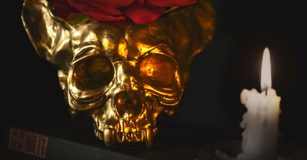Bat Requiem Skull Pot